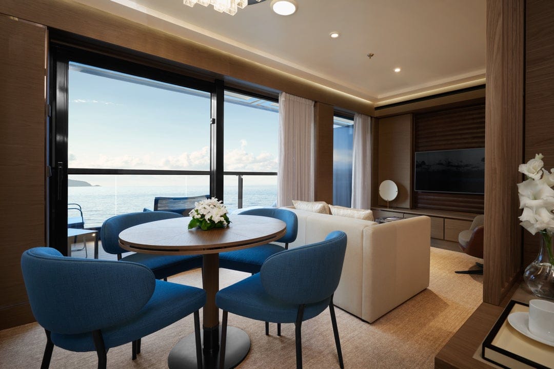 The Ritz-Carlton Yacht Collection, Evrima 